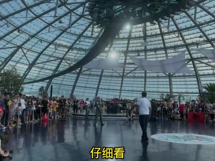 快看,这是世界冠军的纸飞机,居然可以飞行这么久,快来试试吧#手工diy #制作过程 #纸飞机 #是时候展现真正的技术了