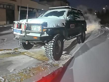 大哥不是鹦鹉,大哥是内蒙古最猛的男人,身为内蒙古最猛的男人必须有马力,呼伦贝尔等我!#呼伦贝尔冰雪英雄会 ,#呼伦贝尔掏雪 ,#内蒙古最猛的男人 !