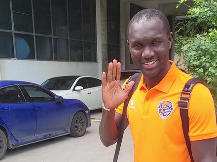 定了!青岛海牛新赛季将引进全新的5名强力外援,除了中甲“金靴”奥努埃布,上赛季帮助球队冲超成功的布基纳法索国脚古拿、马里国脚凯恩亦未能续约。#青岛海牛 #中超