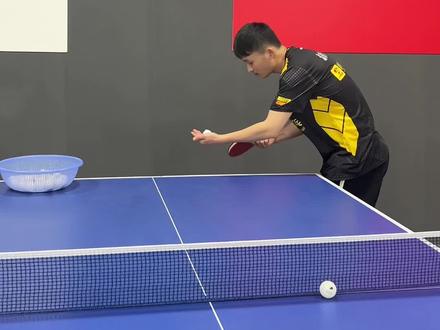 回旋球发球超慢动作详细教学。最后一个又是全网无解球。解的方法你们告诉我#乒乓球