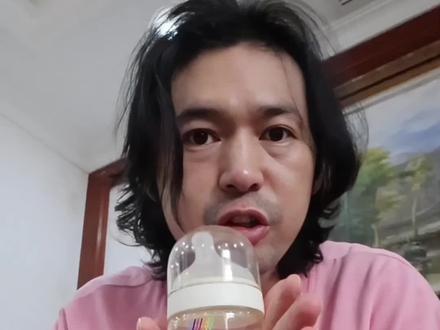 我说暴力摇奶才能预防肠胀气结果被人私信给骂了 好好好,那你们就用要奶器摇,就是别用手搓,算我替娃儿们求你了!#科学喂养 #摇奶器 #泡奶粉 #肠胀气 #小雅象暖奶摇奶器