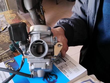 摩托车冷车难启动,发动机冒黑烟且动力不足,问题出在这