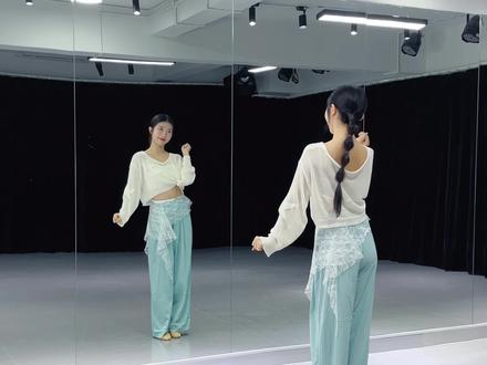 被甜出屏幕的《名井南进行曲》背面教程来啰!这下可以会了吧~ #名井南进行曲舞蹈挑战 #名井南进行曲 #一学就会系列 #抖音热门舞蹈计划 #零基础学舞蹈