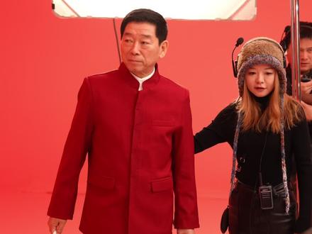 为了这台AI豪华六座旗舰 魏建军亲自下场拍TVC?也太拼了! #开魏牌接好运 #骐骥驰骋好事常成 #魏建军表情包 #魏牌V9X