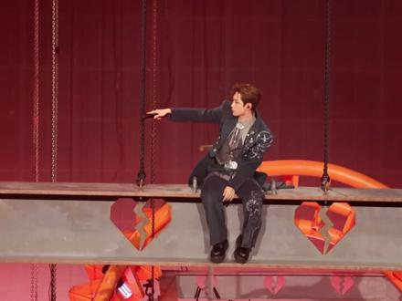 #汪苏泷 #演唱会是一个巨大的乌托邦 #罗曼前传澳门站
也是轮到在我眼前升上来开场咯
oh baby 欸!