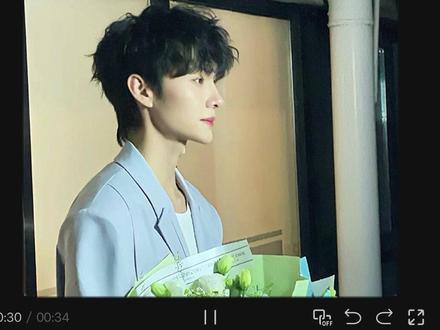 王译磊一直在强调我只是一个普通人,磊磊大胆往前走吧,只要是真的的译中人都会在你身后的#王译磊@王译磊