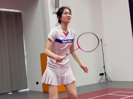 球拍不是越轻越好,选择适合的磅数才是越打越舒服 #羽毛球 #川崎哪吒