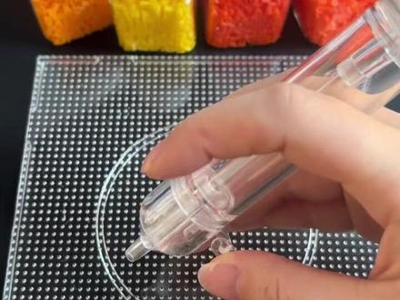 好用的拼豆笔,这种按压式拼豆笔,新手很友好 #好物推荐 #按压式拼豆笔 #拼豆笔 #拼豆推荐 #好用的拼豆笔 @DOU+小助手