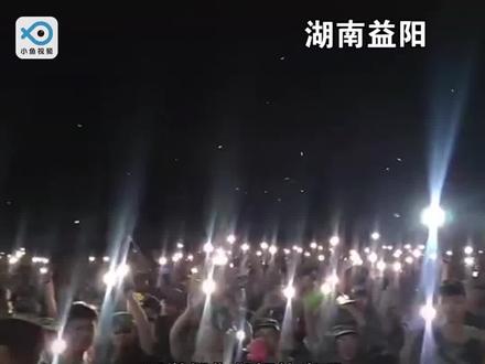 9月28日,湖南益阳职业技术学院一教官,因在军训时点了一首奥特曼主题曲《再现奇迹》引争议。有人觉得军训时唱此曲不合适,有人支持教官,你们怎么看?#奥特曼 #迪迦奥特曼