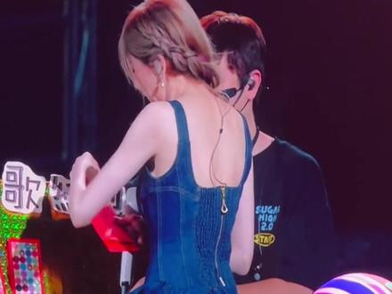 王心凌作弊,演都不演了! 抽了半天,终于抽到了一首自己提前偷偷练过的歌🤣这中奖名单,像极了我家公司的年会抽奖🤣#王心凌 #王心凌sugarhigh世界巡回演唱会 #王心凌台北演唱会