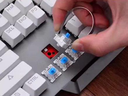 机械键盘怎么换轴体视频 ad4a8bd212a294e6b8322583eaeb53a2~tplv-dy-resize-origshort-autoq-75:330.jpeg?x-expires=2016205200&x-signature=G%2FLsbu%2BREUKv%2B4c9LZgKe1ITlrE%3D&from=3213915784&s=PackSourceEnum_AWEME_DETAIL&se=false&sc=cover&biz_tag=pcweb_cover&l=20231125014750ED103C8B14E1992A80BA