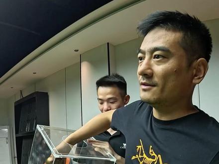 威利新款无限的第一次上电视,而且还抽到了一颗taom巧克!羡慕啊#台球 #上电视 #威利 #党金虎 #济州运动