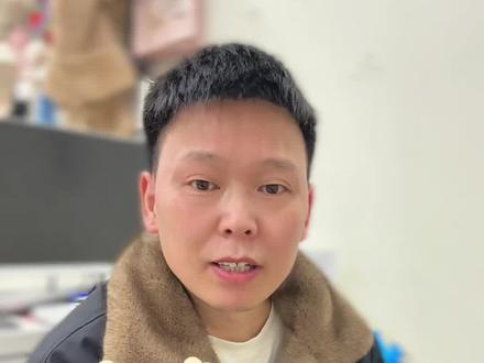 13岁街舞冠军秋秋、巴黎街头和卖艺叔叔合力表演,惊呆路人#街舞冠军 #秋秋 #巴黎#围观