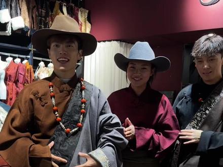 感恩大家一直以来的帮助和支持
真的很感渊大家的帮助鼓励…..没
有你们的就没有今天的我们因为有你们,我们才有的希望 谢谢大家谢谢粉丝朋友们的支持 以及老师们-感恩大家,感恩所所有帮助过我的人 🙏🙏#记录真实生活#牧区女孩 @旦周才仁 @牧区女孩小号🌷 @牧区女孩姐姐 #西藏日报