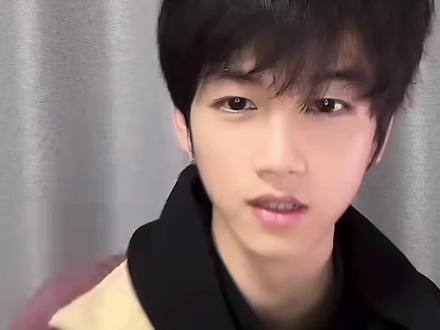 一些直播切片(含任甄)
#再见十八班 #芦展翔 #任意 #意钟人