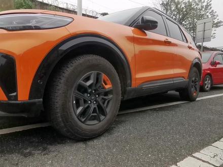 开探险者进藏,最让我揪心的是备胎。#探险者昆仑版的备胎很鸡肋 #长途自驾游的备胎要全尺寸