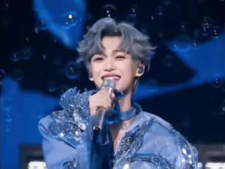 月月就这样一直引导…#梓渝 #演唱会