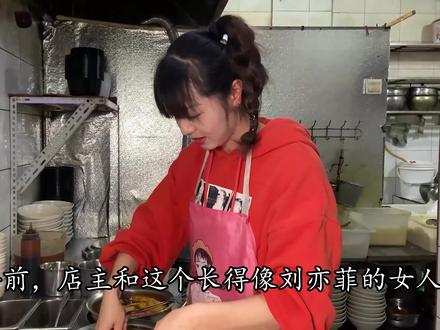 在一个十多年老店里,一位西施老板娘用心做好每一份米线! #美食 #抖音心动餐厅 #济南美食 #抖音小助手