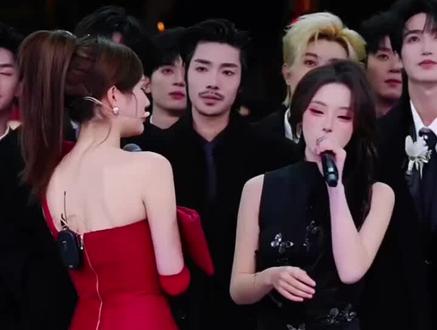 好久没看到龙浩天瑶瑶和妹妹一起唱《先苦后甜》了,满满都是回忆#龙浩天#瑶瑶小撑腰#龙浩天妹妹#先苦后甜#直播录屏分享