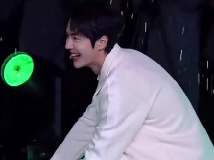 hey 下一秒向你靠近#转场 #王一博