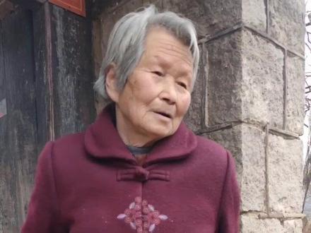 抚宁后明山村抗日英雄高庆 80岁的儿媳妇 ,讲述自家老宅门楼被雷击故事