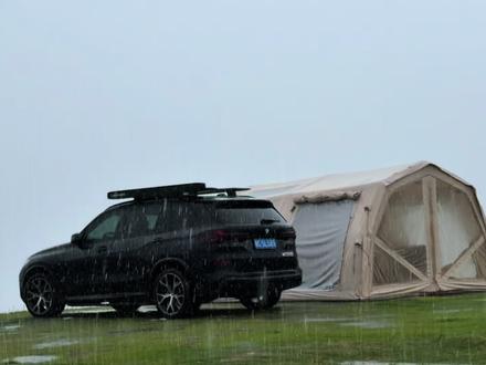 沉浸式雨天露营,去山里搭帐篷吃烤肉看电影听着雨声入睡!#露营#雨中露营#暴雨露营