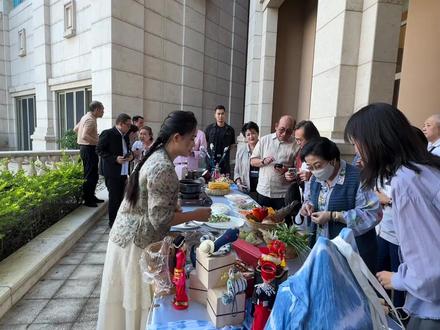 “民族的就是世界的”—— 滇西小哥与印度尼西亚第五任总统梅加瓦蒂的美食情缘 #滇西小哥 #施甸融媒 #美食 @滇西小哥