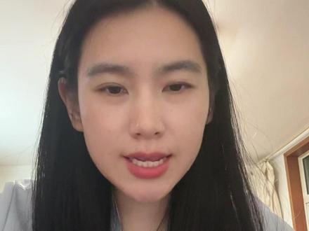 扣子3.0 重磅升级,三个功能改变实习律师的工作流 上个作品被限流了,重发一次,求审核大大放过,求求了~~~扣子3.0上周五重磅更新,我深度体验了几天,选了三个对我工作流影响最大的功能:桌面端读本地文件、对话直接创建技能、多人协作共享Agent。尤其是第一个,我的Obsidian知识库终于不用手动搬了,太丝滑。顺便预告本月会更两期知识库搭建视频。#实习律师 #扣子ai #职场进阶 #法律实务 #法律AI