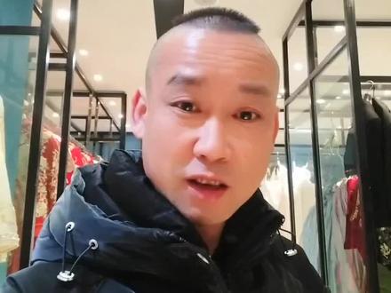 双开门指脚踏两船;
前开门指和前女友扯不清;
后开门指找备胎;
推拉门指只找一个谈的…
#情感 #恋爱 #扎心现实 @云梦龙摄影嫁衣馆