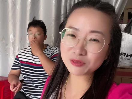 当了这么久的老板我总结出来的经验,像我们的话销售分为四种,外销、内销、自销、阴销。外销就是对外销售,内销就是一起做生意的几个伙伴你买我的吃我买你的吃,促进经济流通。自销就是卖不完的自己吃了,阴销就是自己都吃不完的就进垃圾桶了,那还不能光明正大的丢,要偷偷的,不然别人看到了就会说,咿呀,那家生意肯定不好,影响店面形象。哈哈!你说我总结的精辟不!#哈哈😄不许笑哦