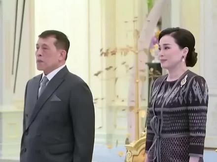 泰国国王接见新总理和内阁成员,享受跪拜礼并称赞赛塔材能兼备 #泰国国王玛哈 #赛塔 #泰国