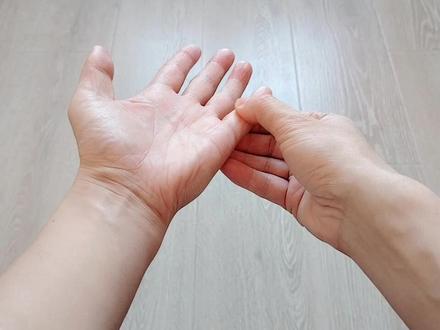 推开手上一个“夜尿点”,晚上睡前50下,不再起夜安稳到天亮