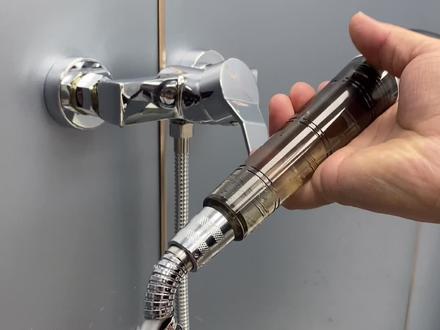 淋浴管头上内管漏水一招轻松解决问题 建议大家以后购买三层的防爆淋浴管 告别内管漏水问题#淋浴管 #妙招