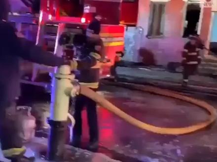 消火栓冻住了咋办?用火烧!#消防员