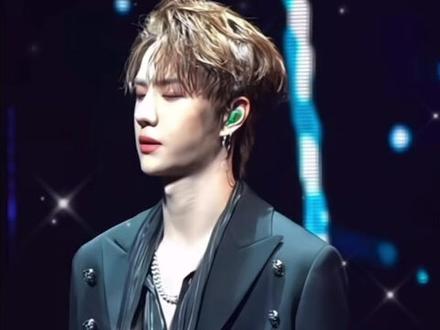 #王一博 #王一博微博改名 #IBO永远在
UNIQ是起点,YIBO是未来。新昵称里藏着IBO的浪漫,你永远是我们的全部,我们永远是你的底气。不恋过往,不负当下,不畏将来,祝王一博·YIBO,此后每一步都繁花盛开,每一次亮相都惊艳全场。