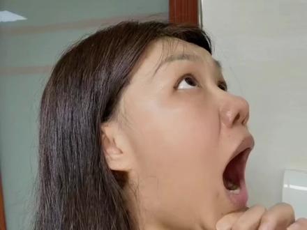 业余爱好者学员的进步可以短短几分钟剪成一一个视频,背后是几个月的陪跑,我知道你的困惑,我知道你即将会面对的难关,我知道如何助你脱离险境,你任何时候都不要慌张,因为,我一直在你的身边,陪你走过一个又一个的坎坷曲折,我们会战胜所有,我们,会赢!玄学,感覺,我找子好多年感觉 我完全没有任何改变,对于我这种笨到极限的人,感觉是没有任何感觉了,只能是看得到摸得到体会到,感觉更适合条件好,天资聪颖的人吧 我走过你走过的路,我能看到你眼前的障碍,我能扫清它们,跟着我的脚印走,尽管整个过程你或许都不知道我在干什么,只管走,别说话,一直走,走到终点,拿走我的声音,拿走我的技术,它会帮你在未来的道路上战胜敌人,你会独挡一面,你会登上高山,那一刻,不要忘记,曾经这一段你最无助的时光,在你面前挡住风雨的那个男人,是谁。#男中音#男高音 #艺考生#零基础学唱歌#声乐教学#高音技巧和发声方法