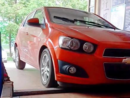 发动机原地加油门噪音明显增大,多数是支撑架损坏导致。#汽车保养与维修 #汽车保养与维修 #修车 #撸车日常 #汽车养护