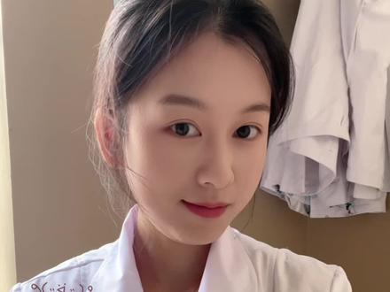 你们说上次的验牌不算,来吧再来一次#我要验牌 #护士 #护士懂护士 #给我擦皮鞋