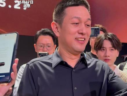 蔚来发布会结束后 想和李斌合影?“锁单才能合影”李斌妻子带头锁单 现场热度拉满#蔚来ES9上市发布会 #蔚来 #蔚来ES9