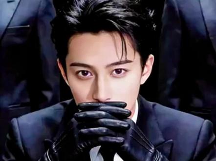 该我出场了,红色胶带转场#转场 #一键进入我的主场 #我拍出的宿命感照片 #每个动作都是戏