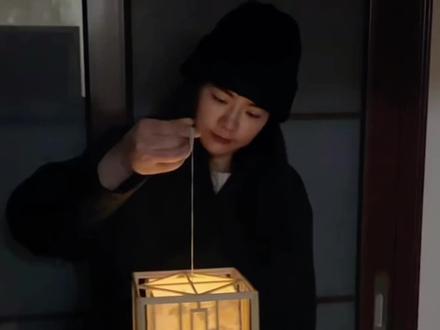 同框连影灯笼 让简单材料出效果,新手也可轻松自制的手工传统节日氛围灯笼,家居摆件、汉服搭配、安静治愈系手工diy#手工DIY #创意灯笼手工 #元宵灯笼 #氛围感好物 #国风美学