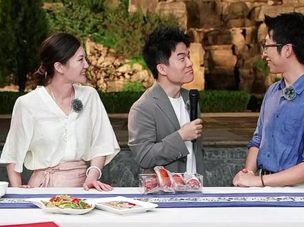 董宇辉谈青州人民和商家的热情,都拿宇辉当“人形抖+” 来为青州宣传#董宇辉推荐 #董宇辉拥有暖评最多的评论区 #与辉同行 #青州