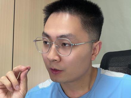 小米17MAX到手价肯定不会高于4999,没有背屏 无背屏设计更简洁,电池升级至8000mAh超大容量,100W 快充 30 分钟充至 79%,两天一充无压力。搭载第五代骁龙 8 至尊版,6.9 英寸 1.5K 直屏 + 3500 尼特峰值亮度,徕卡 2 亿主摄 + 3X 潜望长焦,大屏长续航旗舰闭眼入!#小米17max #手机 #618手机推荐 #618攻略 #手机国补
