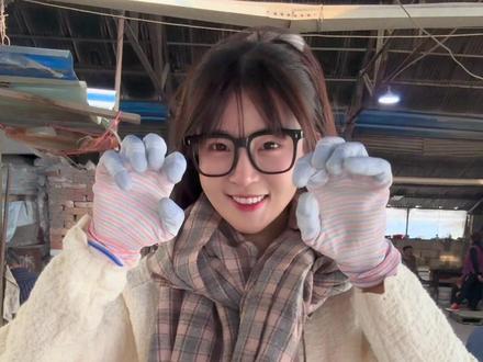 牛牛疑惑😐#牛牛 #东边的山坡上有两头牛 #牛牛表情包 #手艺人日常 #冬至为葡萄成熟时按下播放键