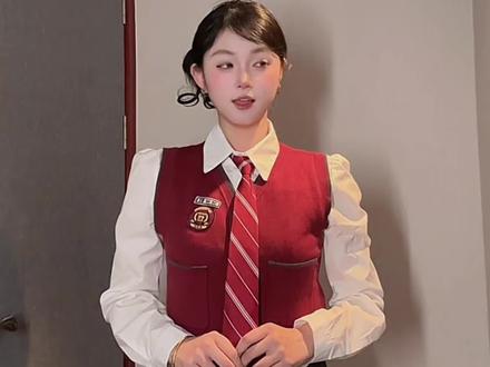 不是 最后笑得真不是特效🤣喊你抽象闺闺来拍~yc@郭杰尼(学舞找我) |@羔子kiki #郭杰尼摇 #燃烧我的紫薯精 #周小闹 #抽象 #舞蹈教程 @DOU+小助手 @DOU+上热门
