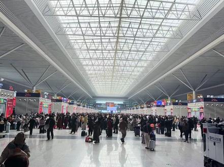 挑战郑州东5分钟极限换乘
#春运 #高铁
