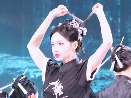 柔舞藏刚 国风的神~程潇穿林响直拍#程潇 #抖音华彩传承晚会 #程潇三条簪造型好飒 #程潇舞台