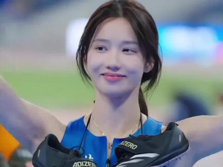 又美又飒!全运会女子跳高决赛,“00后”湖北队选手邵雨琪跃过1米90高度夺得冠军。未来可期,继续加油!(美丽浙江)