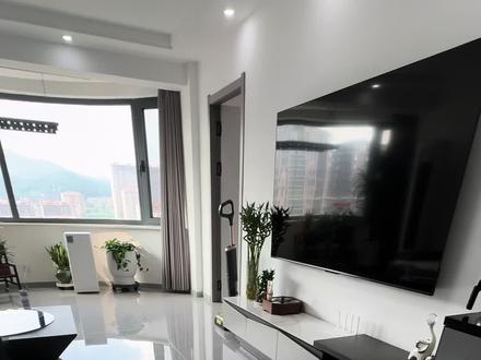 十四年家庭主妇,每天不管有多忙,第一件事就是要把地面先拖干净,地面满地脚印,头发,毛毛渣渣,踩的满鞋底黏糊糊,心里就很烦躁,一个夹布拖把搭配无水印拖地,半桶热水+肥皂,就能把地面擦的干净亮堂,一天的好心情就被这干净的地面治愈@抖音小助手