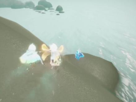 刚玩没几个月,我不清楚这是bug还是专门为这个先祖设计的特色,这个先祖用这种蓝色透明状的东西呈现出来确实挺吓人的#sky光遇 #光遇 #恐怖游戏 #光遇猫猫头 #光遇学生头